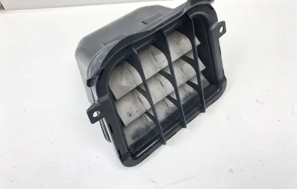 Audi A5 8T 8F Quarter panel pressure vent 8K0819161B
