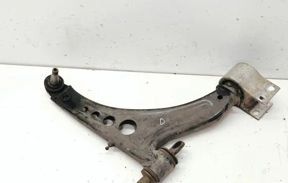 Opel Insignia B Front lower control arm/wishbone 84198829