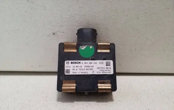 Tesla Model S Distronic sensor radar 105755100B 0203300565