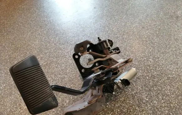 Chrysler Town u0026 Country V Brake pedal P04721199AG