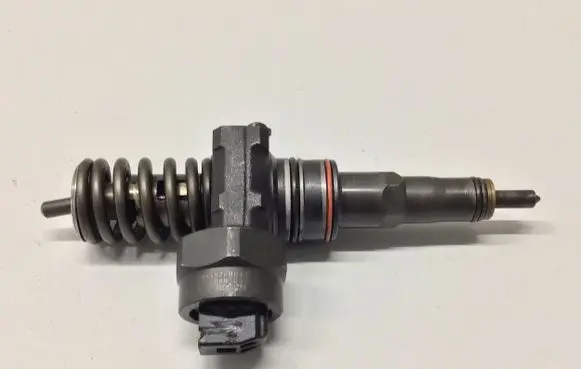 Skoda Fabia Mk1 (6Y) Fuel injector 038130073J 0414720015