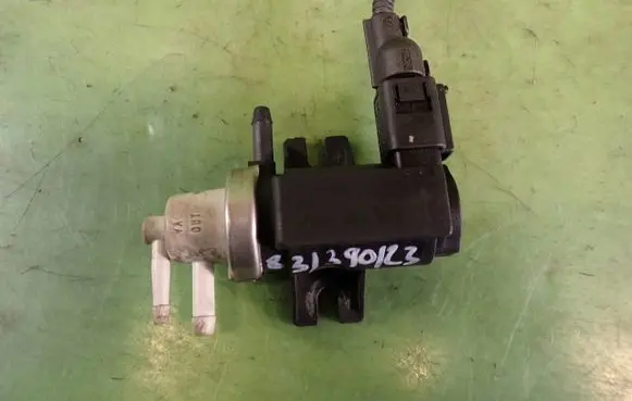 Volkswagen Golf IV Breather valve 1J0906627