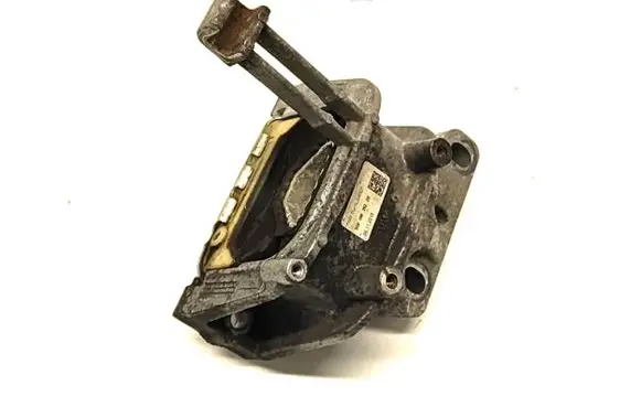 Volkswagen Touran III Engine mount bracket 5Q0199262DE