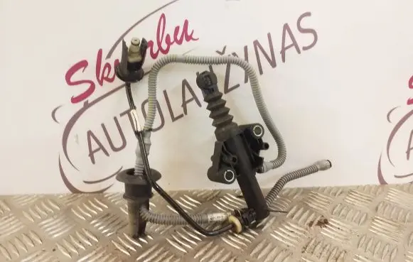 Renault Trafic III (X82) Clutch master cylinder 93868395 93868394 308506981R