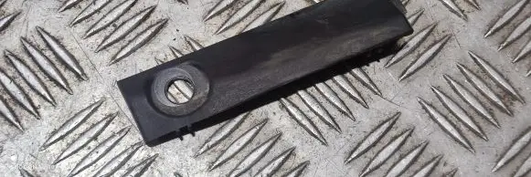 Fender mounting bracket