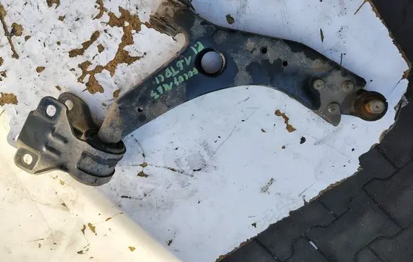 Ford Focus Front lower control arm/wishbone 