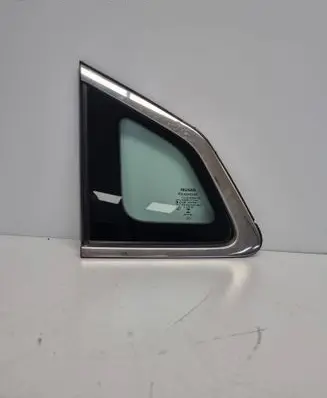 Nissan Qashqai Rear side window E000199