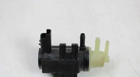 Ford Kuga II Turbo solenoid valve CM5G9F490AA
