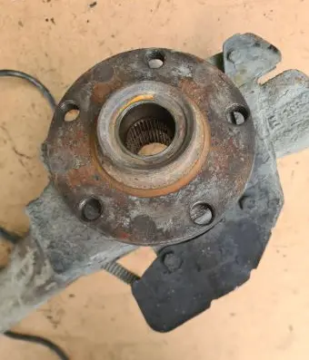 Volkswagen PASSAT B5 Front wheel hub 8D0407257