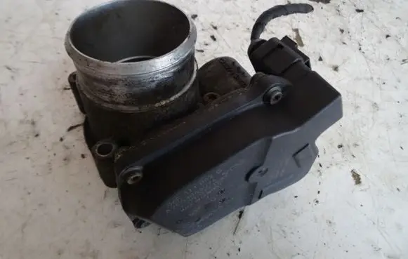 Volkswagen PASSAT B6 Throttle valve 06F133062G
