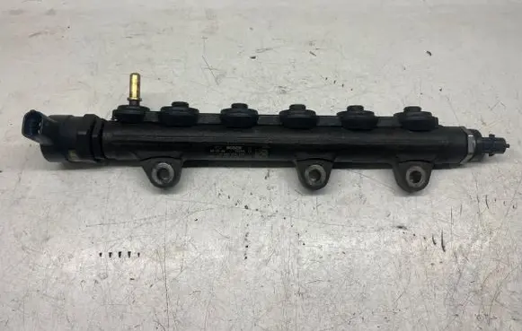 Opel Vivaro Fuel main line pipe 8200962035A 0445214207 H8200610223