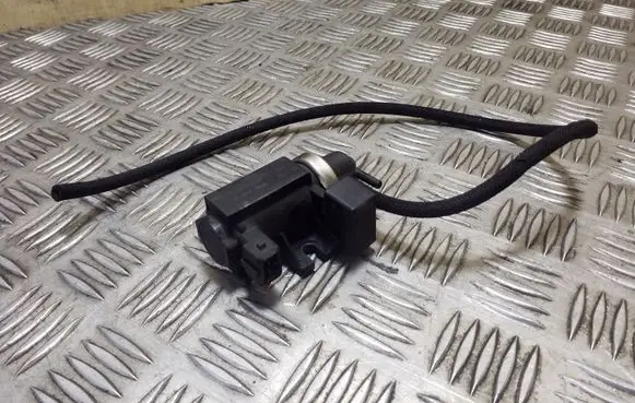 BMW X5 E53 Turbo solenoid valve 72279600 2247906