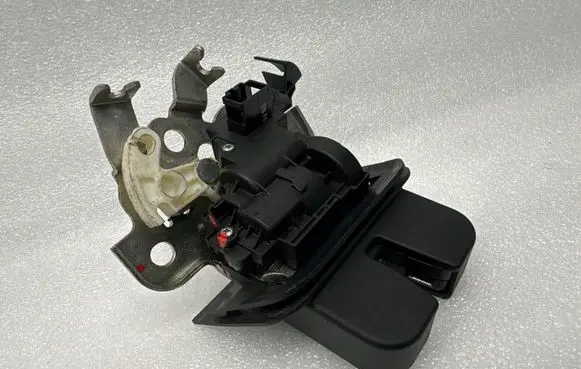Audi A3 S3 8P Tailgate/trunk/boot lock/catch/latch 8K9827505 8P4827520B