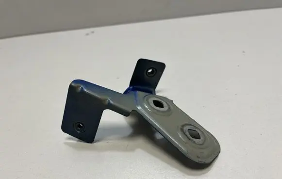 Fender mounting bracket