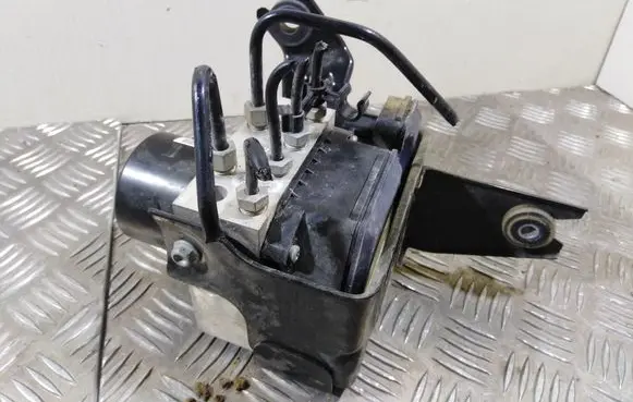 Opel Insignia A ABS Pump 13332549