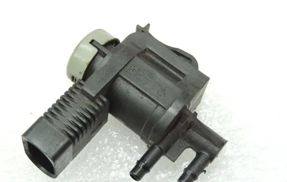 Volkswagen Tiguan Valve vacuum 1K0906283A