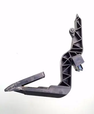 Accelerator throttle pedal