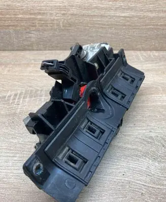 Audi A6 S6 C5 4B Tailgate/trunk/boot lock/catch/latch 8D9827565H 4B0827565H