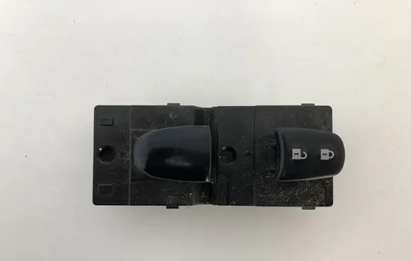 Nissan Qashqai Electric window control switch 14114SN