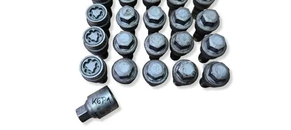 Audi Q7 4M Anti-theft wheel nuts and lock 