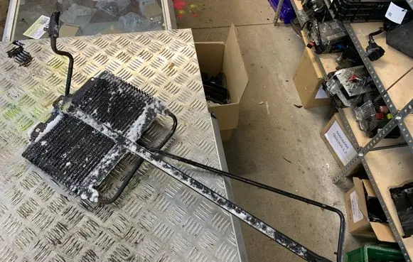 Jeep Grand Cherokee (WJ) Power steering radiator 52079948AB