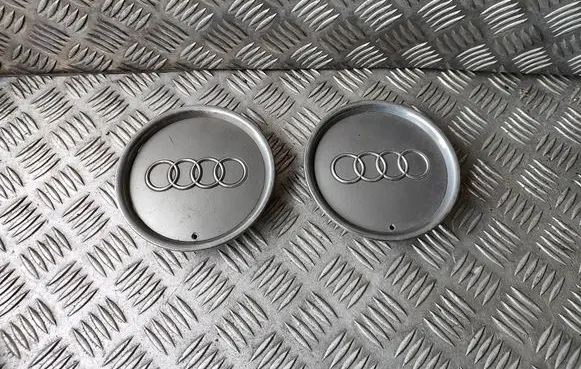 Audi A3 S3 8P Original wheel cap 8L0601165A