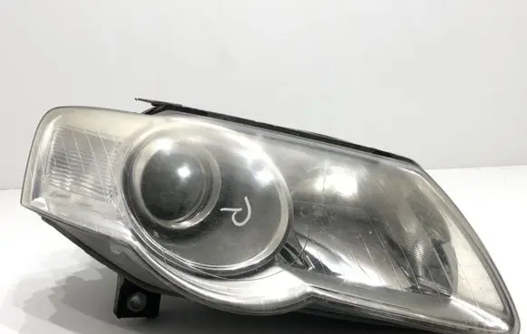 Volkswagen PASSAT B6 Headlight/headlamp 