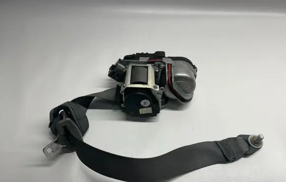 Mercedes-Benz S W221 Front seatbelt A2218603285 33033535