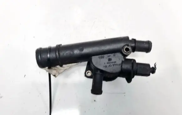 Skoda Fabia Mk1 (6Y) Engine coolant pipe/hose 038121132