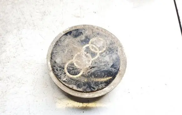 Audi A5 8T 8F Original wheel cap 