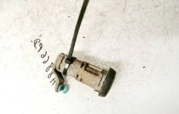 Iveco Daily 30.8 - 9 Front door lock (next to the handle) 