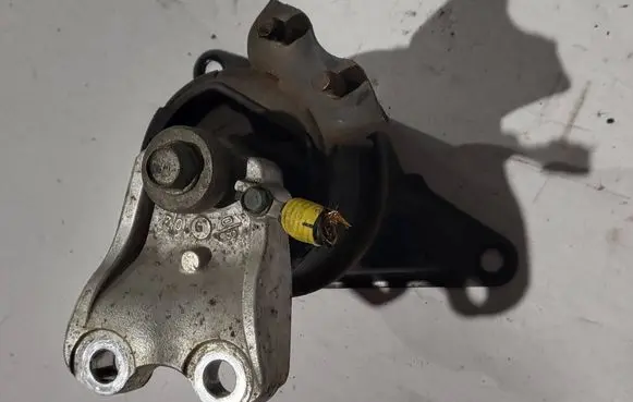 Honda Civic Engine mount vacuum valve 