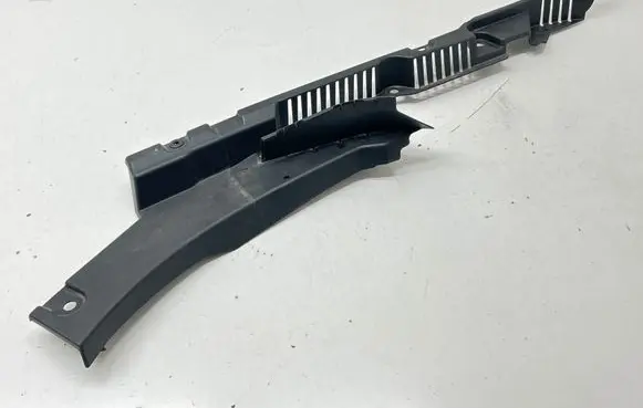 Volvo XC60 Fender end trim 32216110