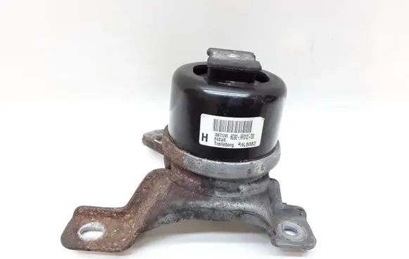 Volvo S60 Engine mount bracket 30671245 6G926F012DD