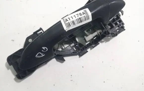 Volkswagen PASSAT CC Front door exterior handle 