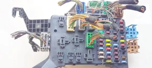 Ford Mondeo Mk III Fuse box set 4s7t14a073ab 4s7t-14a073-ab