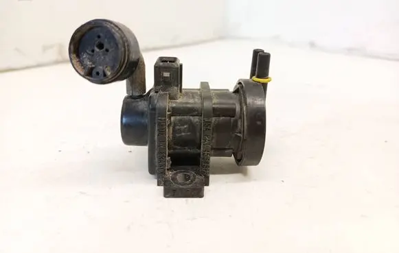 Saab 9-5 Turbo solenoid valve 4522371