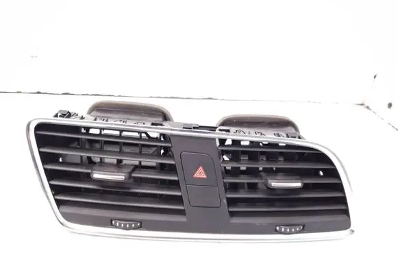 Audi Q3 8U Dash center air vent grill 8U1820951B