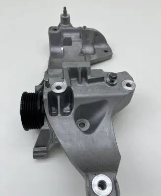 Opel Crossland X Generator/alternator bracket 9833032280