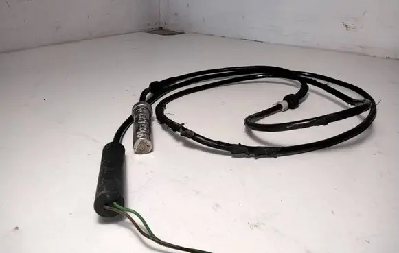 Mercedes-Benz Sprinter W901 W902 W903 W904 ABS brake wheel speed sensor 0265004008