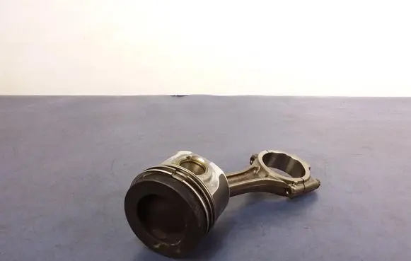 Volkswagen PASSAT B7 Piston 