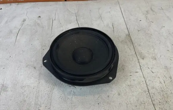 Opel Zafira B Front door high frequency speaker 24423552