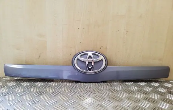 Toyota Verso Trunk door license plate light bar 768110F050