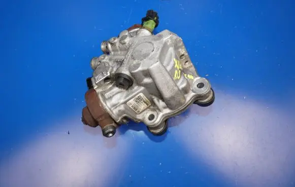 Volvo XC60 Fuel injection high pressure pump 31272896 0445010618