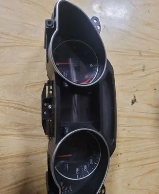Audi A5 8T 8F Speedometer (instrument cluster) 8T0920981K