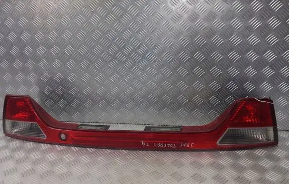 Seat Toledo II (1M) Rear window tailgate spoiler 1M5945225C