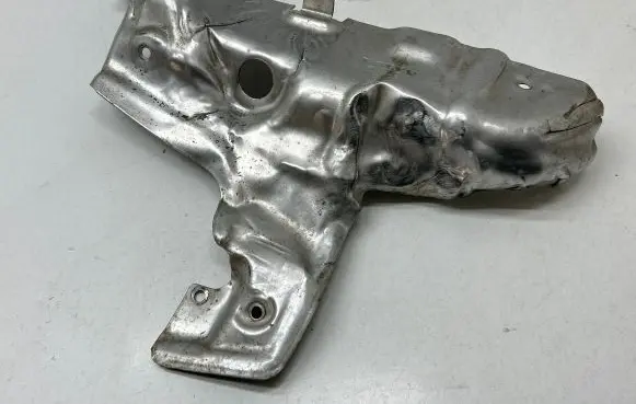 Volvo XC40 Heat shield in engine bay 31361957 R14MA