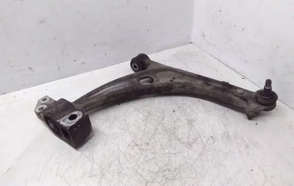 Volkswagen PASSAT B6 Front lower control arm/wishbone 3C0407153B