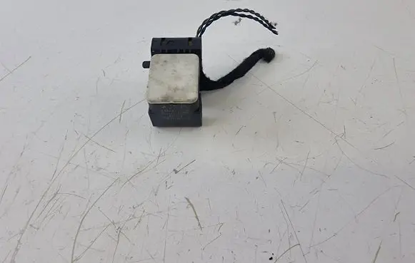 BMW X5 E70 Airbag deployment crash/impact sensor 0285003900 6911003 501553