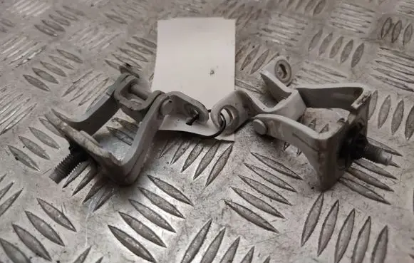 Audi A1 Tailgate/trunk/boot hinge 5F0827301
